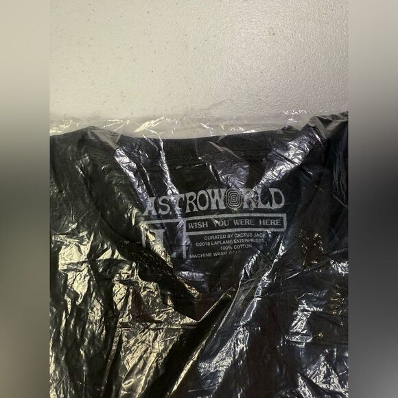 New Travis Scott
ASTROWORLD “Enjoy The Ride” Long Sleeve T Shirt Sz L - Picture 4 of 7